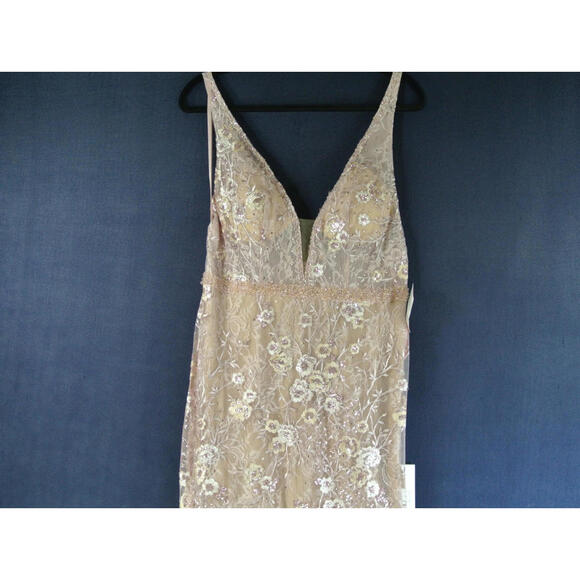 NWT, Mac Duggal Embroidered Floral Modified A-Line Gown Size 10 #LD137 - Picture 5 of 9